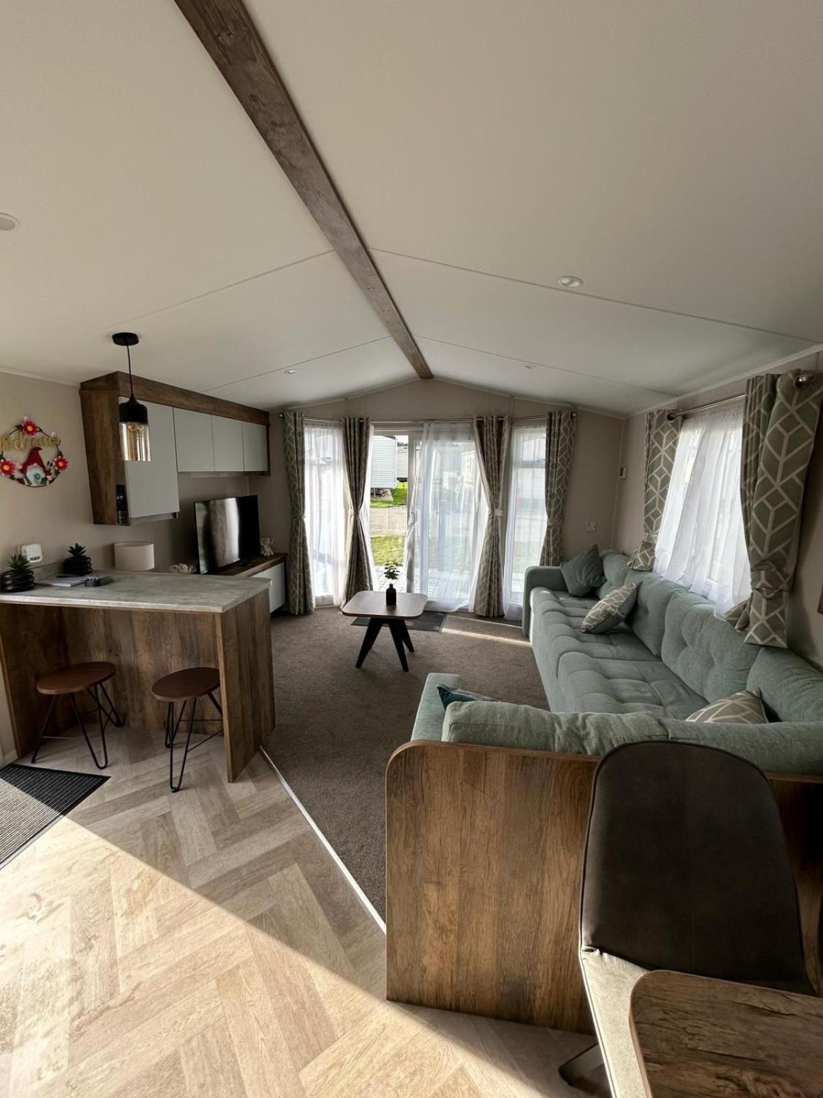 Deck Of The Bay - Cayton Holiday home